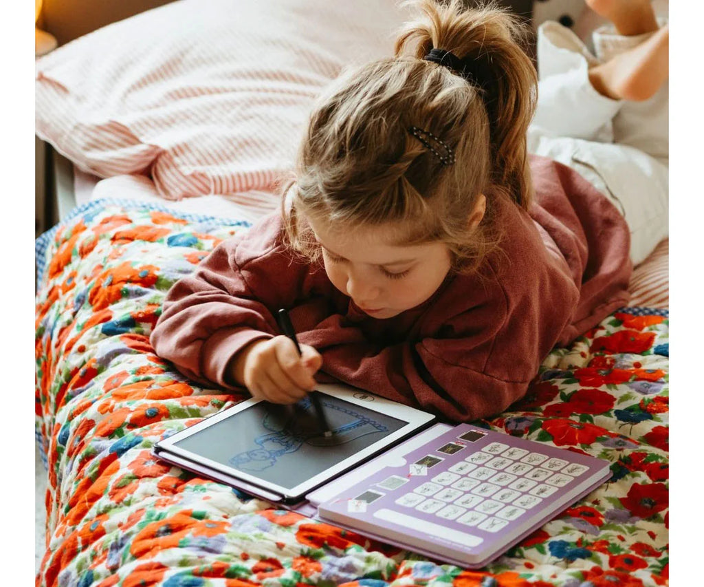 Kidydraw Mini Princesas Kidywolf – Tablet de dibujo LCD con 30 ilustraciones transferibles de princesas en 5 temáticas, ligera y compacta | De Cáscara de Nuez | dibujo, creatividad, princesas, creatividad, imaginación, motricidad fina, grafomotricidad, formato viaje.