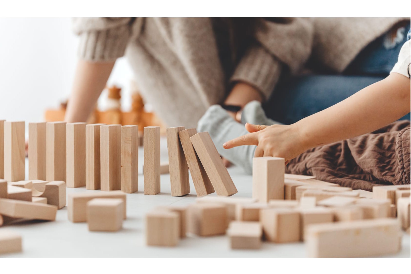Aprendizaje basado en juegos a través de  juguetes inteligentes y  libros con alma seleccionados por su caracter inclusivos y la calidad de sus materiales. Apropiados  para centros educativos y Terapéuticos y para tu hogar y dirigidos a personas de 0 a 99 años