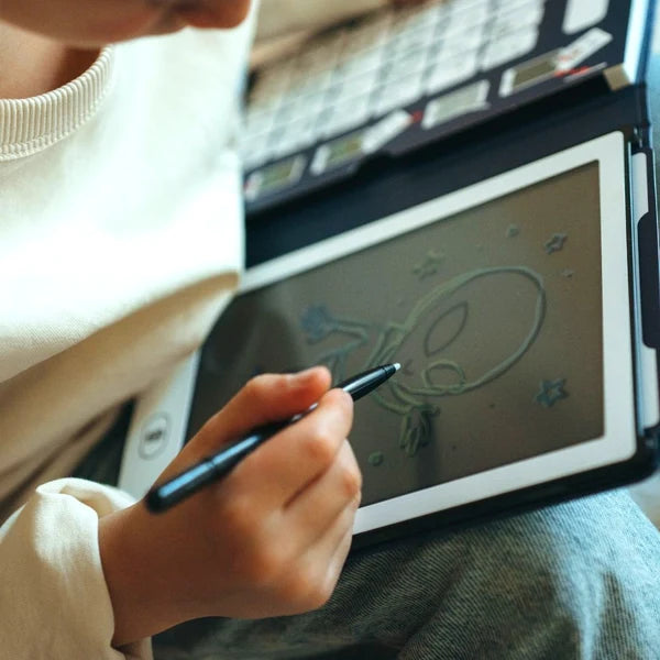 Tableta de dibujo LCD Kidydraw Mini Galaxy - Dino de Kidywolf | De Cáscara de Nuez | creatividad, dibujo, motricidad fina, coordinación ojo-mano, concentración, calco, aprendizaje independiente