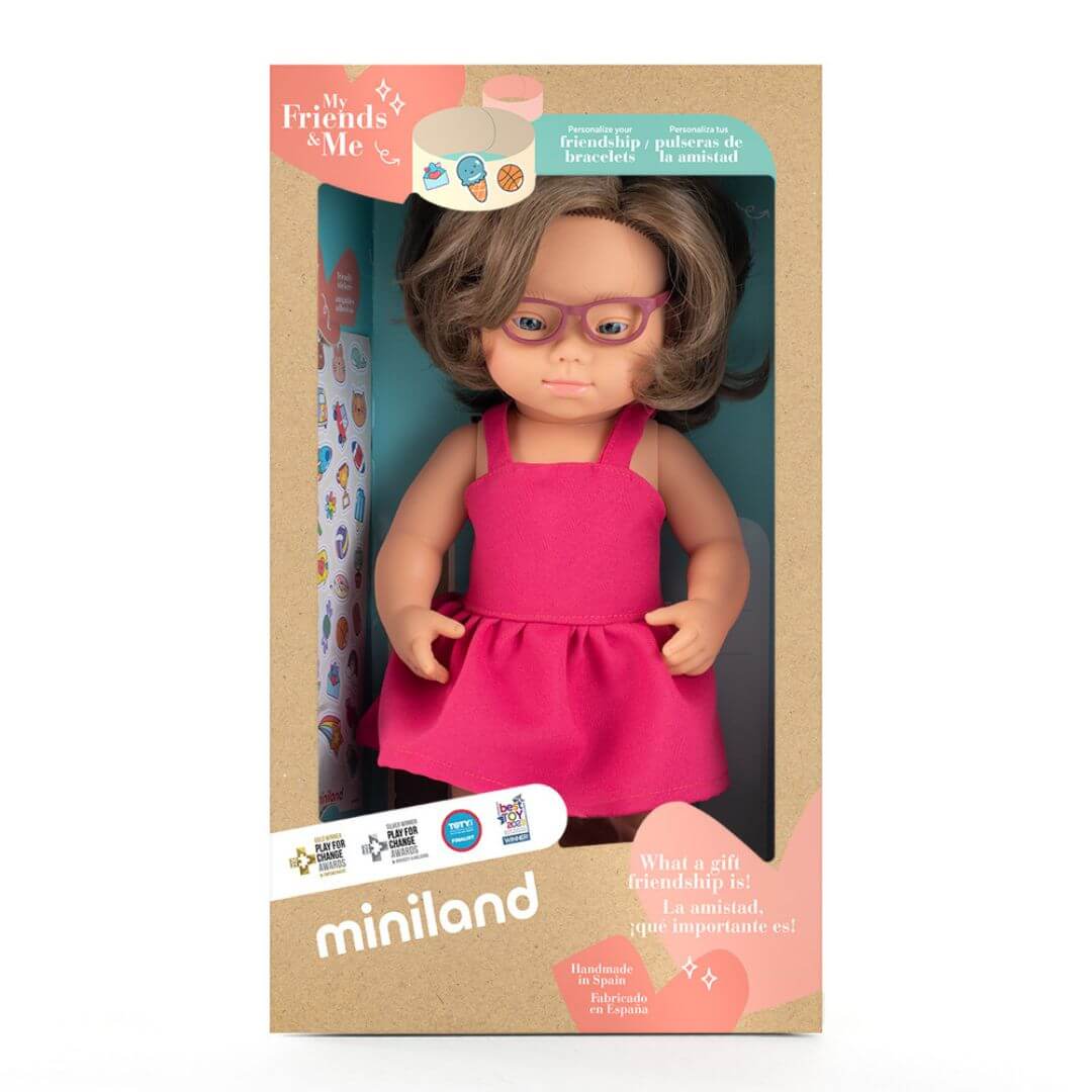 Muñeca caucásica con síndrome de Down y gafas de 38cm My Friends & Me de Miniland| De Cáscara de Nuez| juguete inclusivo para fomentar la empatía y la amistad.